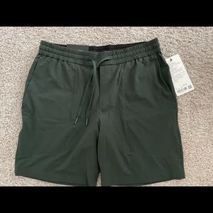 Lululemon Bowline Shorts 8” - Rainforest Green